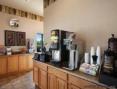 Super 8 By Wyndham St. Louis
