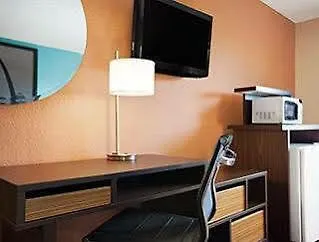 Super 8 By Wyndham St. Louis Motel